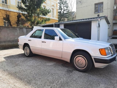 MERCEDES-BENZ W 124 200 D