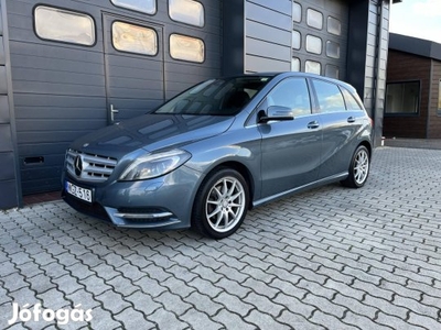 Mercedes-Benz B 220 CDI d Urban 7G-DCT Szervizk...