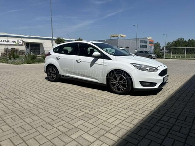 FORD FOCUS 1.5 EcoBoost Titanium