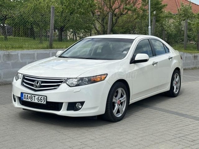 HONDA ACCORD 2.2 i-DTEC Elegance VÉGIG VEZETETT SZ.KÖNYV-ÜLÉSFŰTÉS-TEMPOMAT