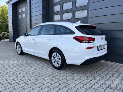 HYUNDAI I30 1.6 CRDi LP Life DCT SZERVIZKÖNY / 27% ÁFÁS / 1.TULAJ / MAGYARORSZÁG-i / ÜLÉSFŰTÉS