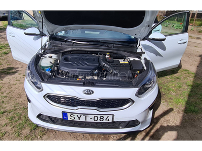 KIA CEE'D Ceed SW 1.6 CRDi HP Hybrid Silver Garancia!