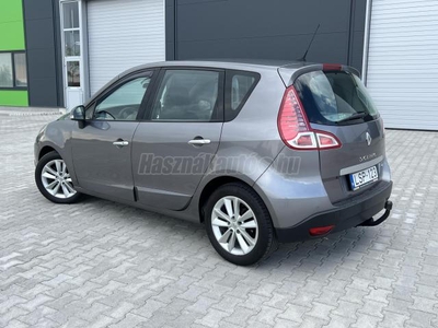 RENAULT SCENIC Scénic 1.5 dCi Privilege MAGYAR/ GAR.KM/ SZERVÍZKÖNYV/ NAVI/ ÜLÉSFŰTÉS/V.HOROG/ BIXENON/ TÉLI-NYÁRI GUMI