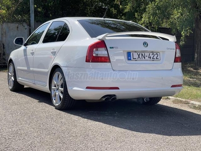 SKODA OCTAVIA RS 2.0 CR TDI DSG RS - Gyönyörű - Szervizkönyves