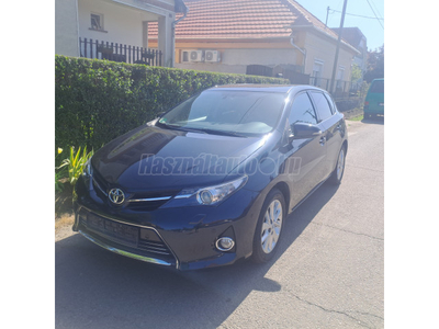 TOYOTA AURIS 1.6 Limited