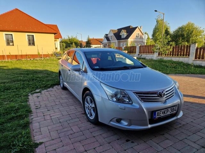 TOYOTA AVENSIS Wagon 1.8 Executive