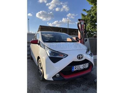 TOYOTA AYGO 1.0 x-play + style + cool&safe + connectivity