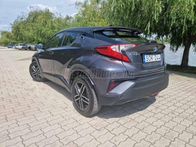 TOYOTA C-HR 1.8 Hybrid Active e-CVT