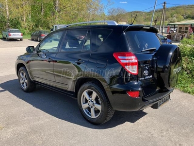 TOYOTA RAV 4 Rav4 2.2 D-4D Executive VADONATÚJ GUMIK-FÉLBŐR-ÜLÉSFŰTÉS