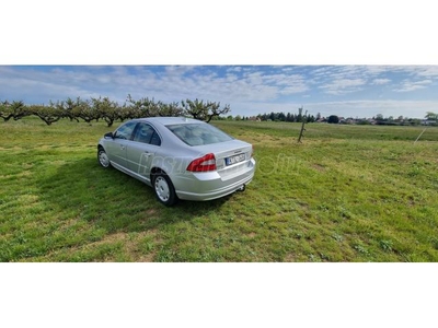 VOLVO S80 2.4 D [D5] Kinetic Geartronic