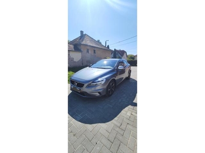 VOLVO V40 2.0 D [D3] R-Design Momentum