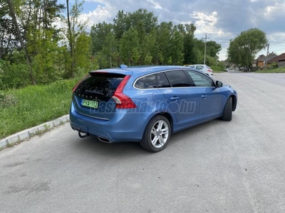 VOLVO V60 2.4 D [D6] PHEV AWD Summum Geartronic