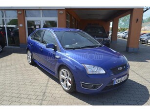 FORD FOCUS 2.5 turbo ST ! VEZETETT SZERVIZKÖNYV !