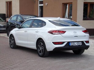 HYUNDAI I30 Fastback 1.5 T-GDi Comfort MHEV Magyarországi! Garanciális! Gyári fényezés! Frissen szervizelt!