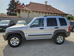 JEEP LIBERTY 3.7 4WD KÜLFÖLDI OKMÁNYOKKAL-AUTOMATA-KLÍMA!