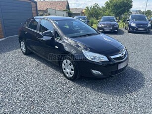 OPEL ASTRA J 1.4 Enjoy Garantált Km! Végig vezetett Szervizkönyv! Egy Tulajdonos! 2 Kulcs!