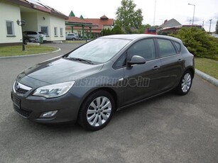 OPEL ASTRA J 1.6 Cosmo Tempómat.ülésfűtés.Tolatóradar