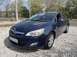 OPEL ASTRA J 1.6 Selection Szép állapotban. Extrás