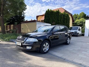 SKODA OCTAVIA 1.6 FSI Elegance