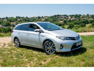 TOYOTA AURIS Touring Sports 1.8 HSD Lounge (Automata) Navi/Kamera/Panoráma tető/Tempomat/ Digit. klíma