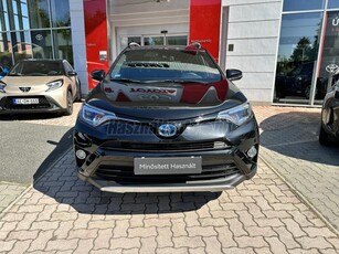 TOYOTA RAV 4 Rav4 2.5 Hybrid Trend 2WD e-CVT MO-i. vezetett szervizkönyv. 2 év Toyota Garancia. vonóhorog. tetősín. új gumik