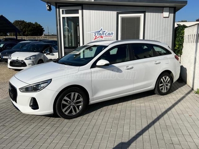 HYUNDAI I30 1.6 CRDi MP Premium 1TUL/NAVI/KAMERA/ÜLÉSFŰTÉS/DKLIMA/ALU/GARANCIA