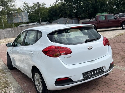 KIA CEE'D 1.6 GDI Limitált Végig vezetett szervizkönyv.2 gyári kulcs