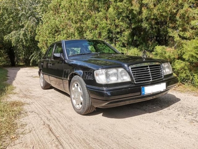 MERCEDES-BENZ E 300 D Turbo (Automata)