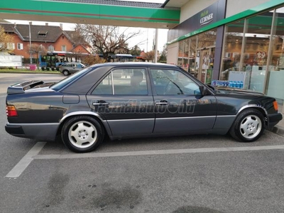 MERCEDES-BENZ W 124 300 D