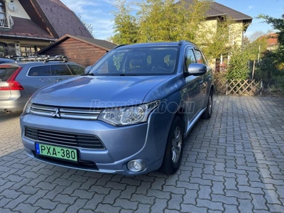 MITSUBISHI OUTLANDER 2.0 PHEV Instyle Navi 4WD CVT