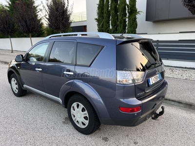 MITSUBISHI OUTLANDER 2.4 Instyle CVT + Navi 4x4