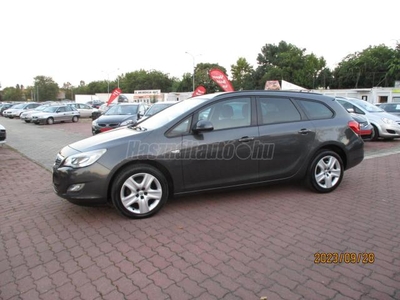 OPEL ASTRA J Sports Tourer 1.4 T Cosmo Navi-Tempomat-Ülésfűtés-Kományfűtés-Horog-Radar elől és hátul