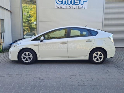 TOYOTA PRIUS PLUG-IN