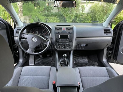 VOLKSWAGEN GOLF V 1.6 Sportline