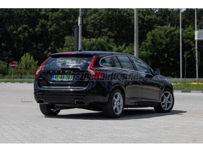 VOLVO V60 2.4 D [D6] PHEV AWD Summum Geartronic