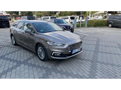 FORD MONDEO 2.0 FHEV Titanium eCVT Magyarországi. szervizkönyv. garanciális