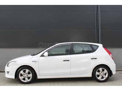 HYUNDAI I30 1.4 DOHC Comfort PLUS Facelift MAGYARORSZÁGI SZERVIZKÖNYV KM-GARANCIA