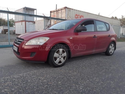 KIA CEE'D 1.4 EX