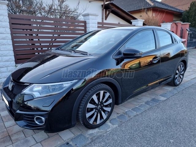 HONDA CIVIC 1.6 i-DTEC Elegance Navi kamera+Sz.könyv végig!!!