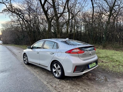 HYUNDAI IONIQ electric Premium (Automata) /28kwh/Vezetett szervizkönyv!/ülésszellőztetés/ ülésfűtés/LED lámpa/Holttér figy