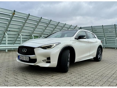 INFINITI Q30 1.6t Sport DCT