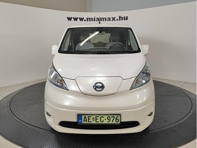 NISSAN EVALIA e-NV200 Tekna 24kWh (Automata) [7 személy] 5 személy. 88.653 km! 1 tulaj. márkaszervizben szervizelt. 12 pálcás akku