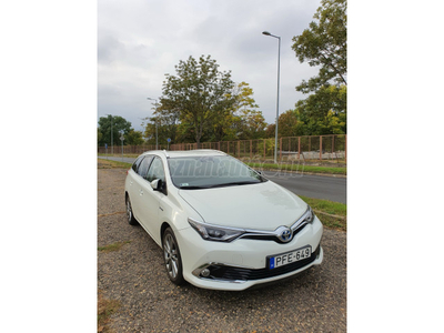 TOYOTA AURIS 1.8 HSD Executive (Automata) NAVI. nyári és téli gumikkal!