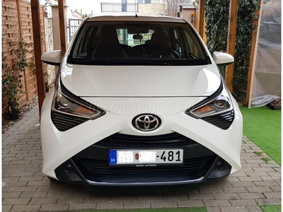 TOYOTA AYGO 1.0 x-play