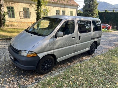 TOYOTA HI-ACE Hiace 2.4 D Glass Van