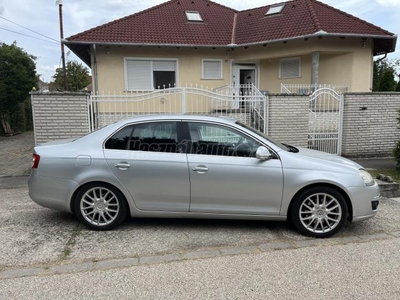 VOLKSWAGEN JETTA 1.4 TSI Sportline