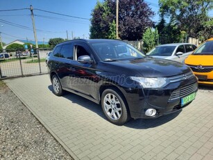 MITSUBISHI OUTLANDER 2.0 PHEV Instyle Navi 4WD CVT Törésmentes. Gyári fényezés !