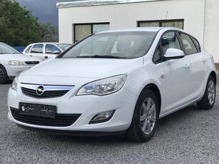 OPEL ASTRA J 1.6 Enjoy ++124eKM++SzervízKönyv++Tempomat++TolRadar++ÜlésFűtés++SPORTülések