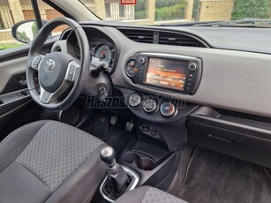 TOYOTA YARIS 1.33 Live Plus 108.000 km! Navi. tolatókamera!