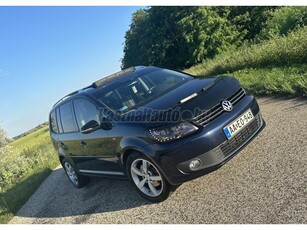 VOLKSWAGEN TOURAN 2.0 CR TDI Highline DSG Match felszereltség: navi. kamera. radar. panorámatető. tempomat